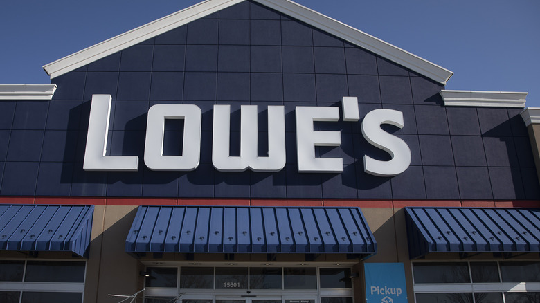 Lowe's store exterior sign